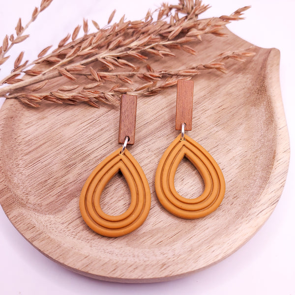 Tear drop with Wood Post