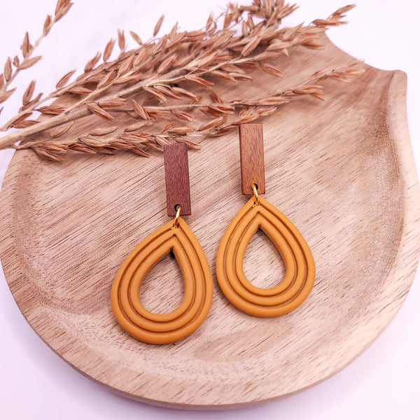Tear drop with Wood Post